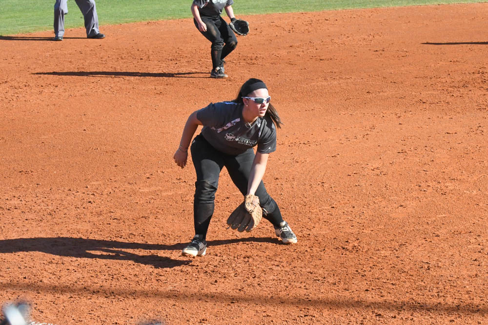 Photo for Softball Falls To Monmouth (Ill.), Mount Union On Day Three At The Spring Games image 3