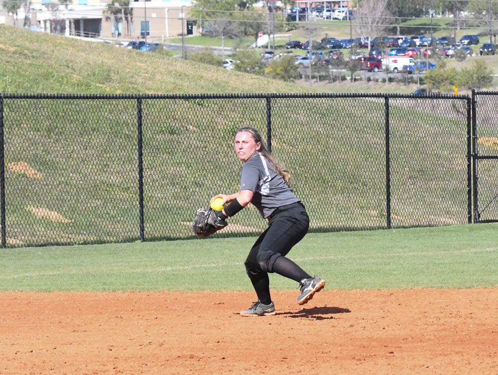 Photo for Softball Falls To Monmouth (Ill.), Mount Union On Day Three At The Spring Games image 8