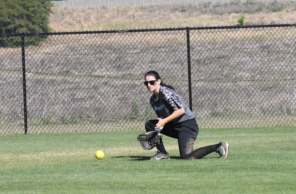 Photo for Softball Falls To Monmouth (Ill.), Mount Union On Day Three At The Spring Games image 11