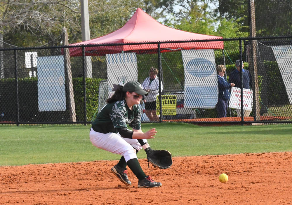 Photo for Softball Drops Pair To Ursinus, New England College On Final Day At The Spring Games image 4