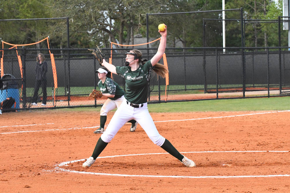 Photo for Softball Drops Pair To Ursinus, New England College On Final Day At The Spring Games image 8