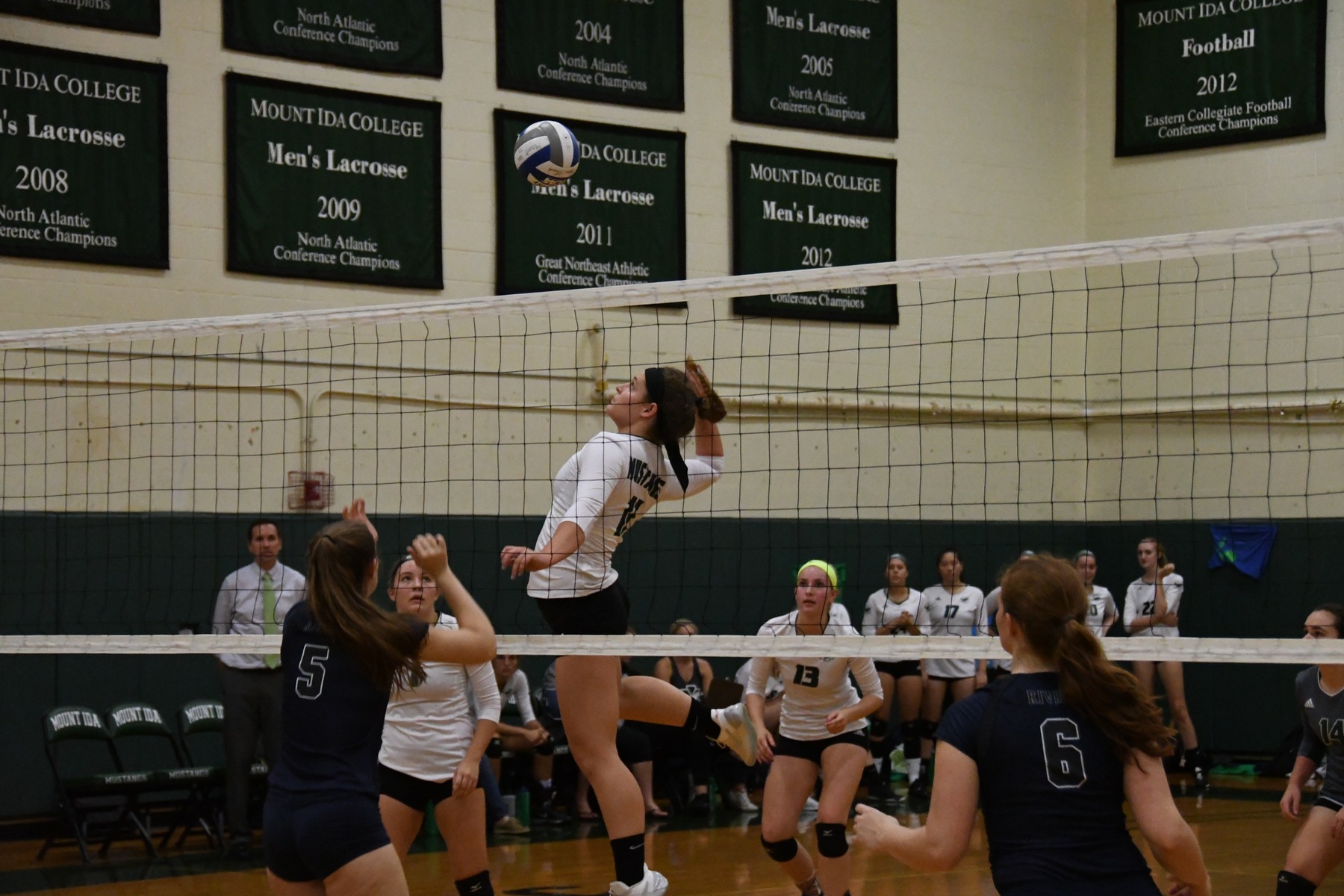 Photo for MUSTANGS STRUGGLE TO FIND OFFENSE VS RAIDERS image 8