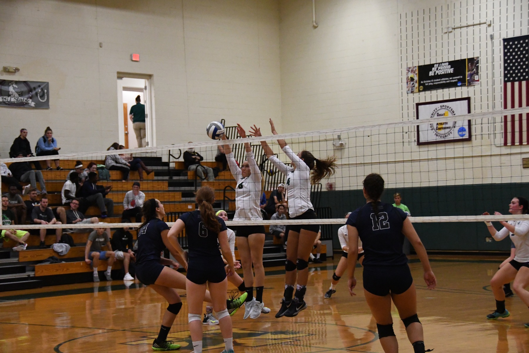 Photo for MUSTANGS STRUGGLE TO FIND OFFENSE VS RAIDERS image 15